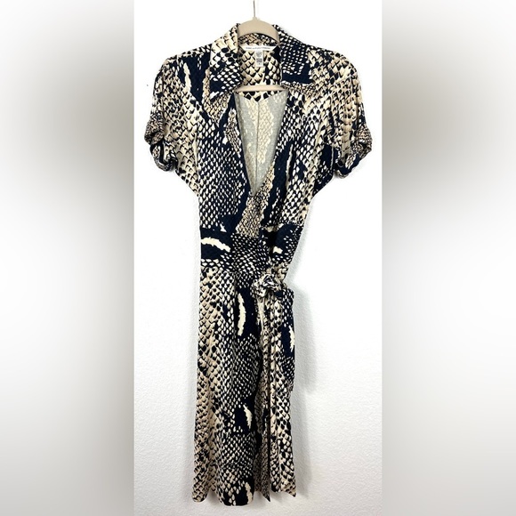 Diane Von Furstenberg Dresses & Skirts - Diane Von Furstenberg Snakeskin Dress size 6